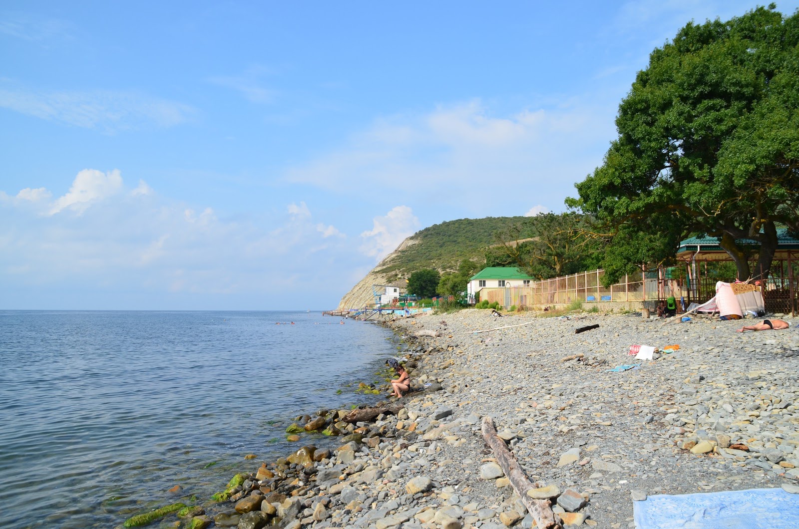 Uzhnaya Ozereevka'in fotoğrafı turkuaz saf su yüzey ile