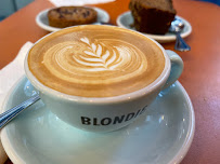 Cappuccino du Restaurant Blondie Coffee Shop à Paris - n°9