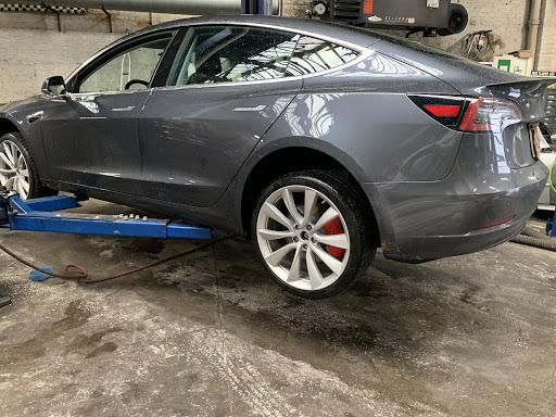 Auto Repair Shop «Gateway Auto Services», reviews and photos, 160 N Elizabeth St, Chicago, IL 60607, USA