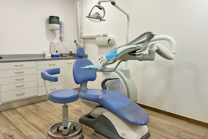 Clínica Dental Badadent image