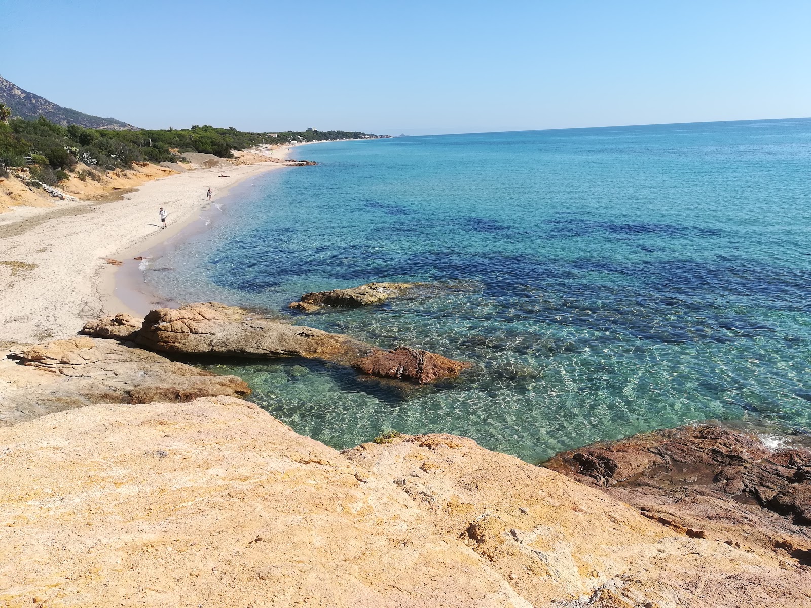Foto de Playa de St. Margherita di Pula con arena beige superficie