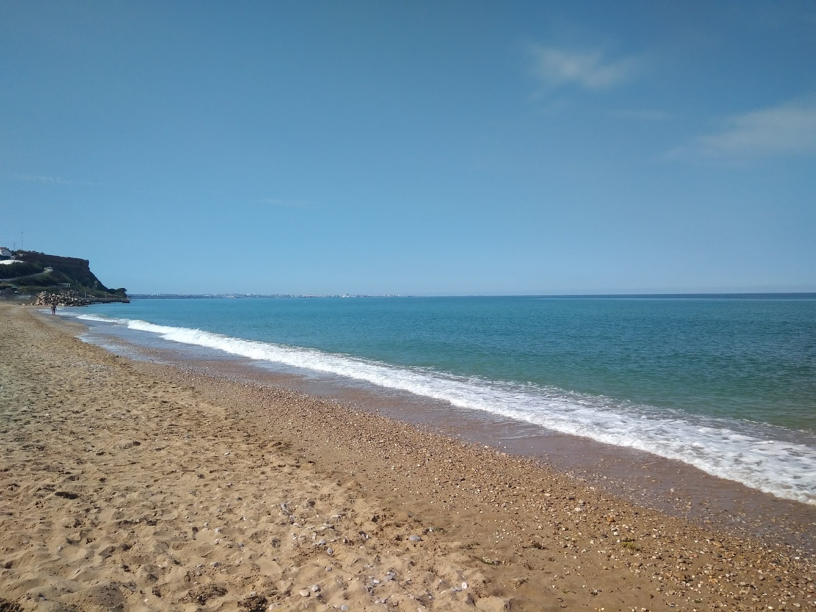 Foto de Orlovka beach con arena beige superficie