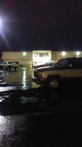 Home Improvement Store «Tractor Supply Co.», reviews and photos, 1905 N Jackson St, Tullahoma, TN 37388, USA