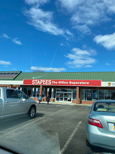 Office Supply Store «Staples», reviews and photos, 49 W Jericho Turnpike, Huntington Station, NY 11746, USA