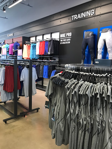 Sportswear Store «Nike Factory Store», reviews and photos, 6800 Oxon Hill Rd #500, Oxon Hill, MD 20745, USA