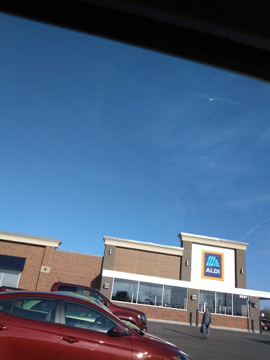 Supermarket «ALDI», reviews and photos, 2027 E Geneva St, Delavan, WI 53115, USA