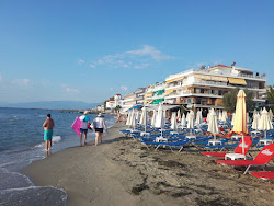 Nepheli beach'in fotoğrafı - rahatlamayı sevenler arasında popüler bir yer