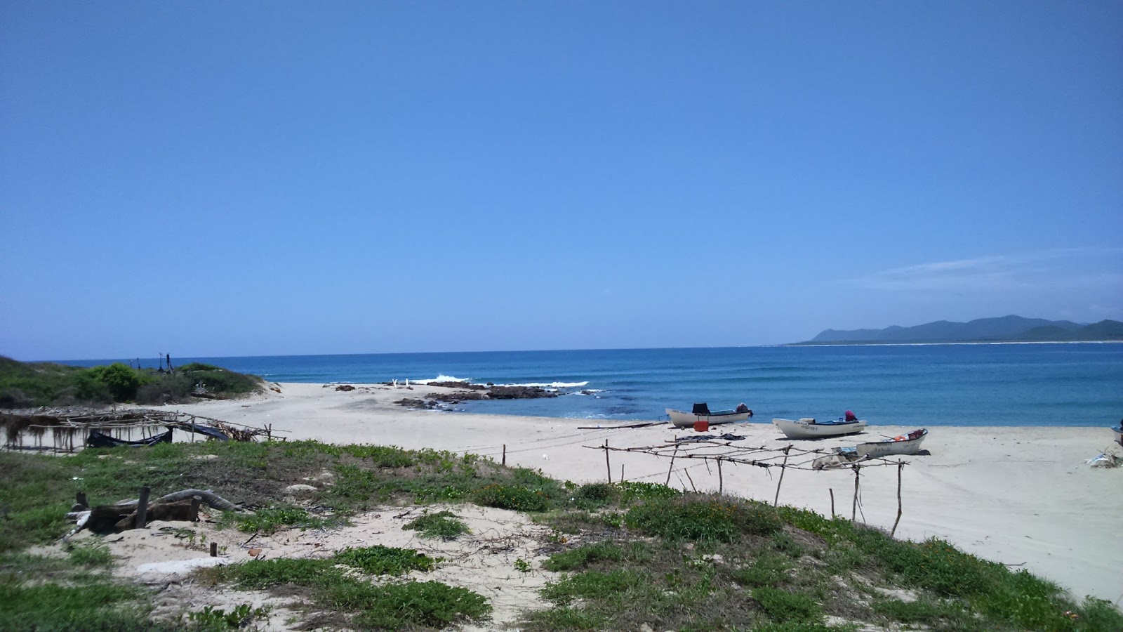 Foto von Chalacatepec beach mit türkisfarbenes wasser Oberfläche