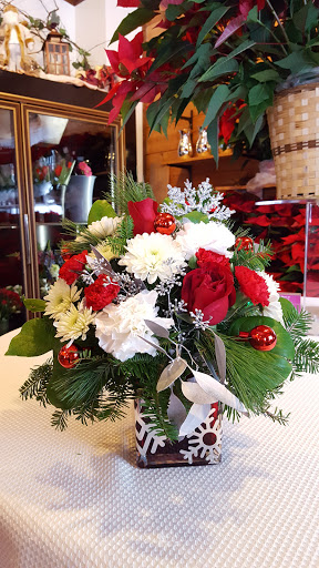 Florist «Foti Flowers At Yuess Gardens», reviews and photos, 406 3rd St, Newburgh, NY 12550, USA