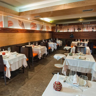 Restaurante Zurich - Av. Isidro Parga Pondal, 8, 15117 Laxe, A Coruña, Spain