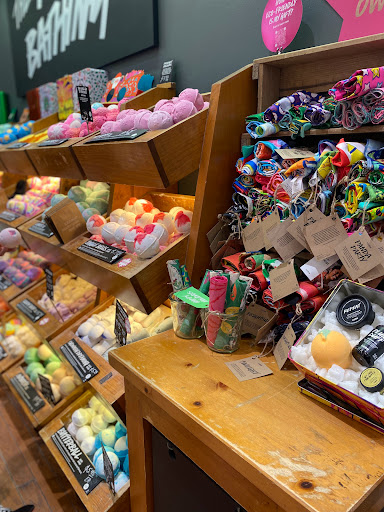 Cosmetics Store «Lush Cosmetics», reviews and photos, 7101 Democracy Blvd, Bethesda, MD 20817, USA