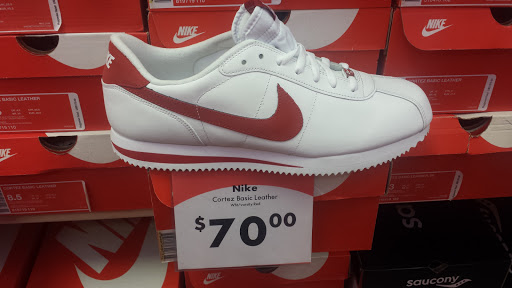 Shoe Store «Shoe Carnival», reviews and photos, 11772 W 95th St, Overland Park, KS 66214, USA