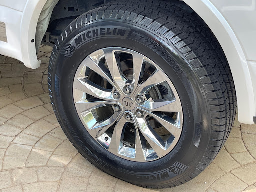 Tire Shop «Discount Tire Store - Arlington, TX», reviews and photos, 1375 NE Green Oaks Blvd, Arlington, TX 76006, USA