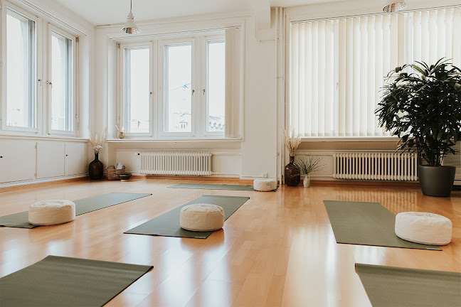 Rezensionen über Sheryl Lynn Yoga und Yogatherapie in Zürich - Yoga-Studio