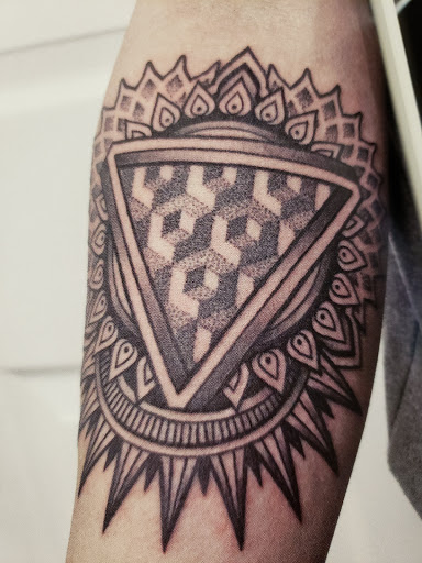 Tattoo Shop «Brass Knuckle Tattoo Studio», reviews and photos, 2817 Hennepin Ave, Minneapolis, MN 55408, USA