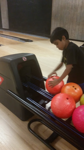 Bowling Alley «Striker Lanes Inc», reviews and photos, 6728 16th St, Berwyn, IL 60402, USA