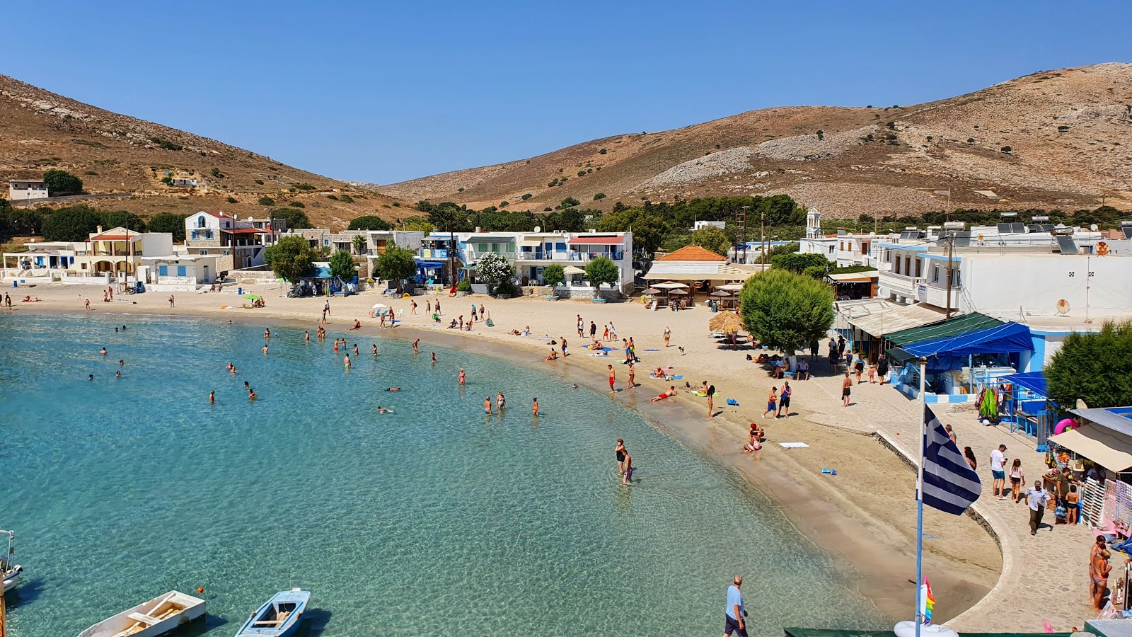 Foto di Spiaggia di Pserimos con una superficie del sabbia beige fine