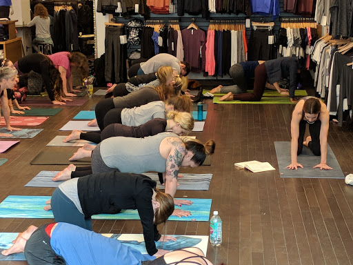 Sportswear Store «lululemon», reviews and photos, 444 Nichols Rd, Kansas City, MO 64112, USA