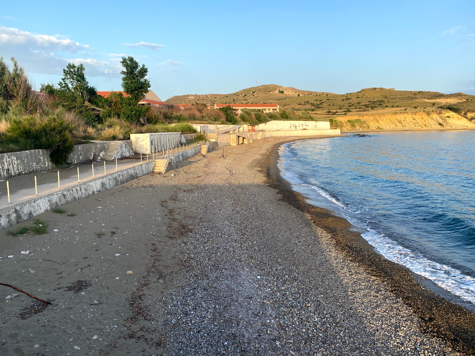 Foto de Ugurlu beach II apoiado por penhascos