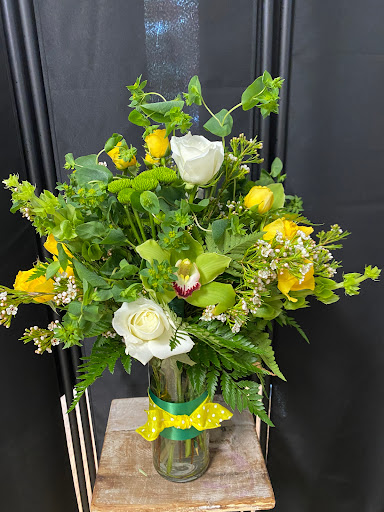 Florist «BloomTown Florist», reviews and photos, 218 W Bay Dr, Largo, FL 33770, USA
