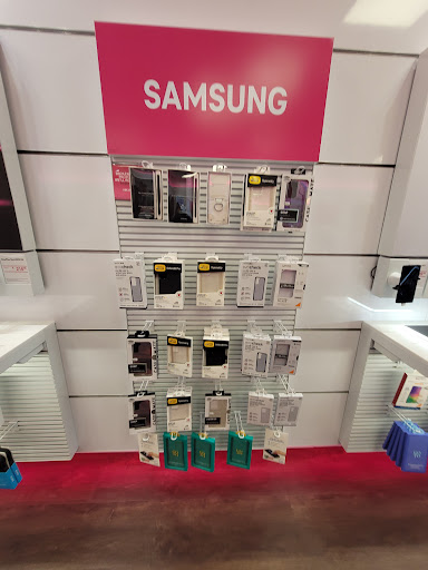 Cell Phone Store «T-Mobile», reviews and photos, 23 E Main Rd, Middletown, RI 02842, USA