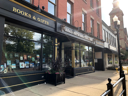Book Store «Read Between the Lynes», reviews and photos, 111 E Van Buren St, Woodstock, IL 60098, USA
