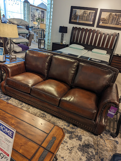 Furniture Store «Rooms To Go Furniture Store - Daytona Beach», reviews and photos, 2375 W International Speedway Blvd, Daytona Beach, FL 32114, USA
