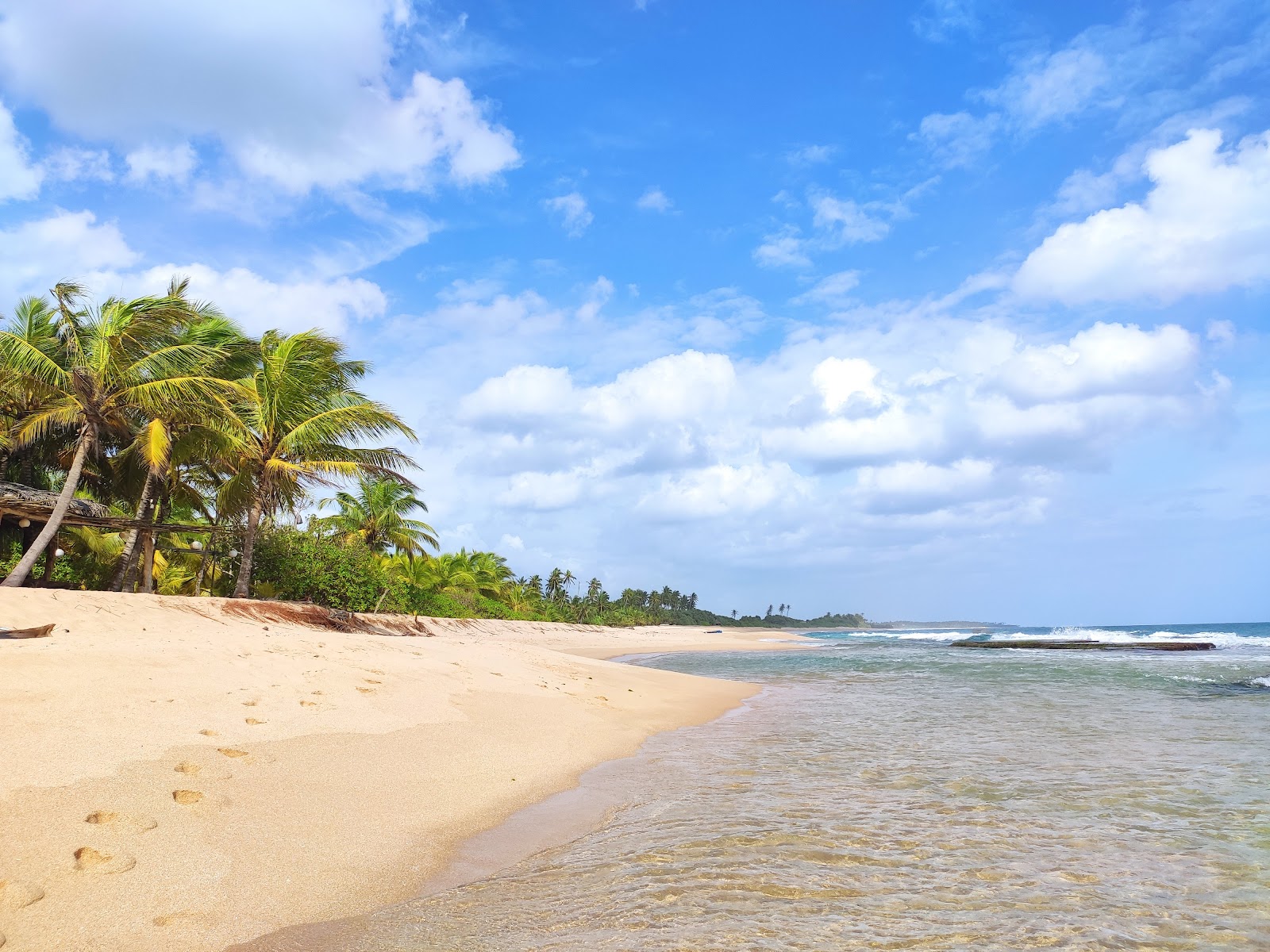 Foto von Tangalle Beach mit beiger sand Oberfläche