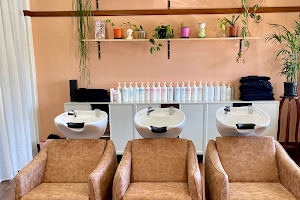 Lazuli and Co. Luxury Salon - Hair And Beauty image