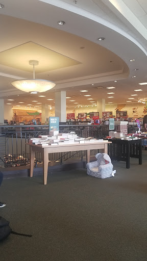 Book Store «Barnes & Noble Booksellers», reviews and photos, 5604 Bay St, Emeryville, CA 94608, USA