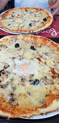 Plats et boissons du Pizzeria Illy'co Pizza à Roquefort - n°5