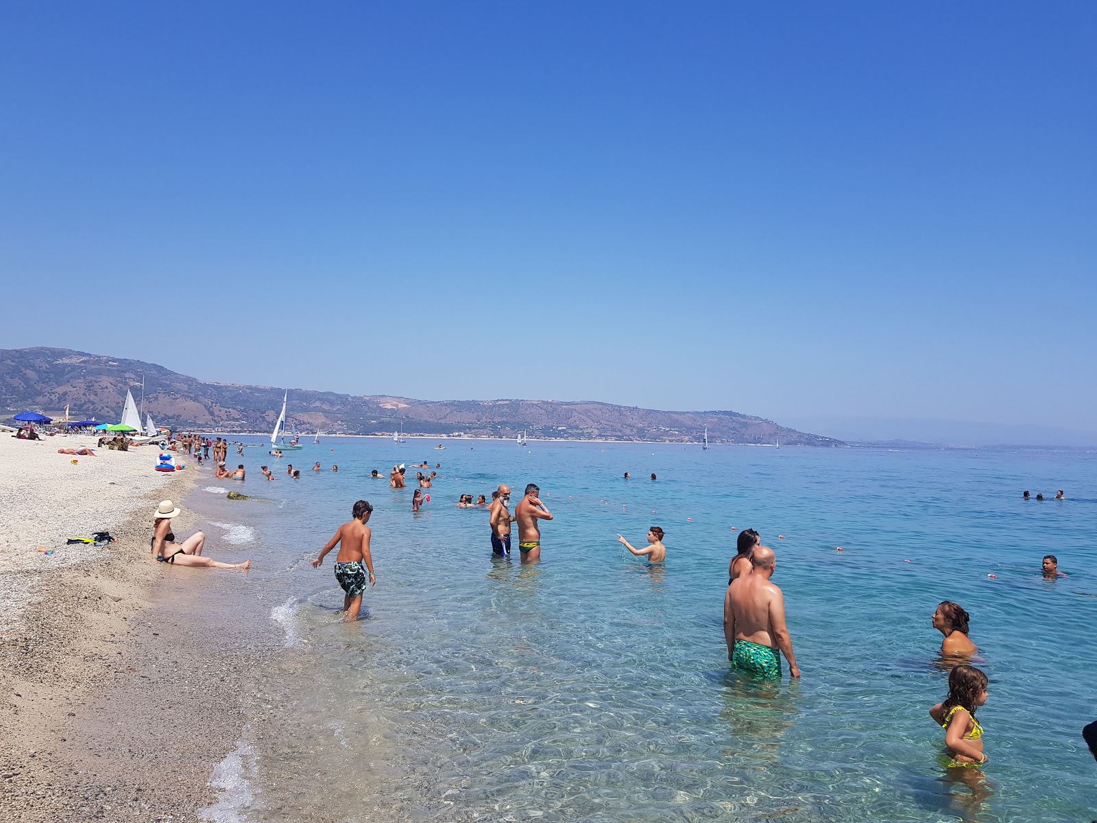 Spiaggia Soverato'in fotoğrafı parlak kum yüzey ile
