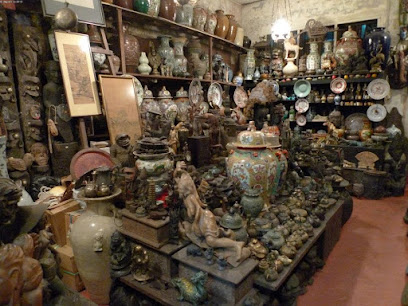Asian Borneo arts antiques vintage crafts gallery & culture in kuching sarawak borneoartifact.com