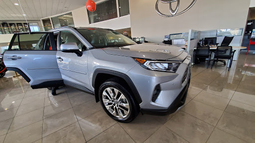 Car Dealer «Toyota of Braintree», reviews and photos, 210 Union St, Braintree, MA 02184, USA