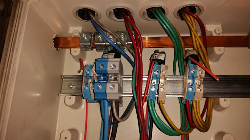 Electtroman Ingeniería y Servicios - Estación de carga - Instalación Puntos de Recarga Vehículos Eléctricos en Valencia - Vehículos Eléctricos - Tesla - Tesla Valencia - Antenas en Xirivella, Valencia
