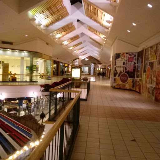 Shopping Mall «Stratford Square Mall», reviews and photos, 152 Stratford Dr, Bloomingdale, IL 60108, USA