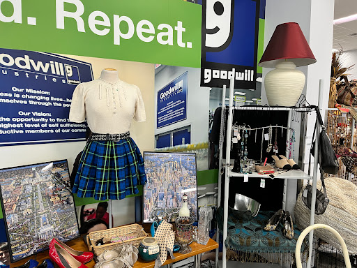 Thrift Store «Goodwill Short Pump Retail Store», reviews and photos, 4200 Tom Leonard Dr, Glen Allen, VA 23060, USA