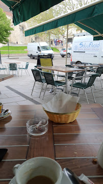 Atmosphère du Restaurant Café-Brasserie Du Cours à Saint-Pourçain-sur-Sioule - n°9
