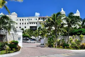 Cancun Plaza Condo Apartment image