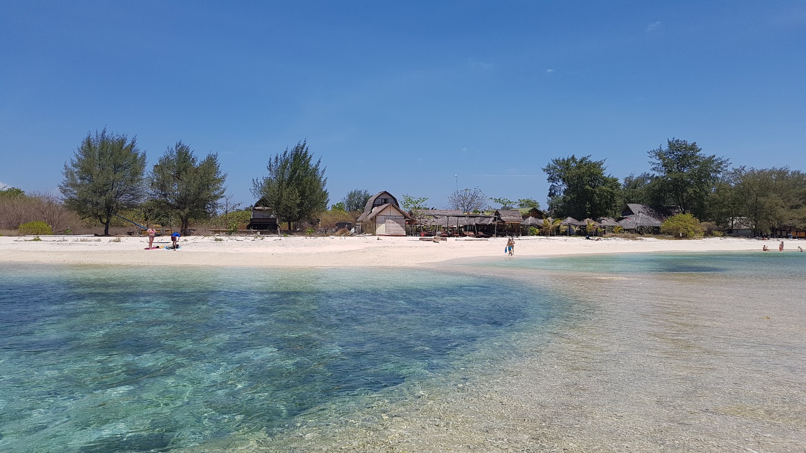 Gili Meno Seri Beach'in fotoğrafı kısmen otel alanı