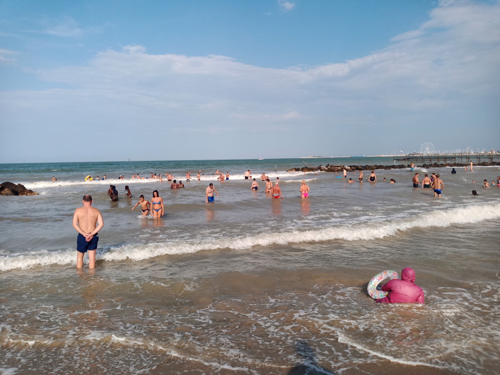 Photo de Plage de Viserba avec plusieurs baies spacieuses