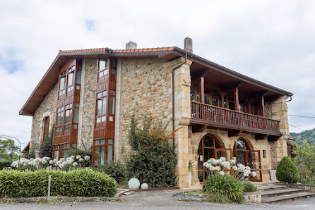Hotel Villa Arce Barrio La Redonda, s/n, 39670 Aés, Cantabria, España