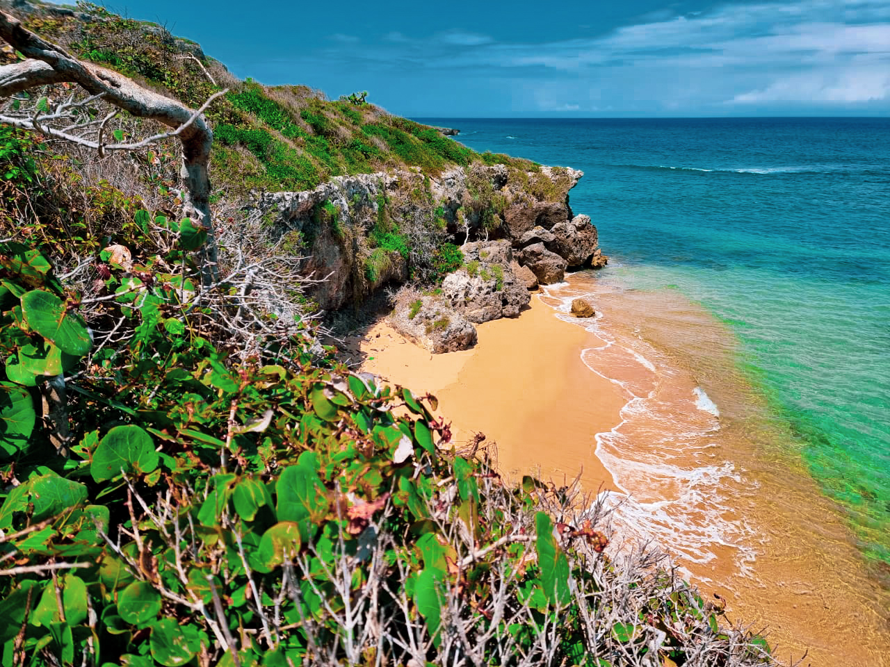 Playa Brivala的照片 带有碧绿色纯水表面
