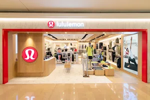 lululemon 台北101店 image