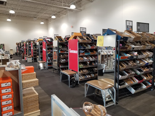Shoe Store «DSW Designer Shoe Warehouse», reviews and photos, 4039 Richmond Rd, Warrensville Heights, OH 44122, USA
