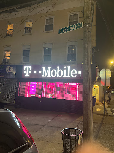 Cell Phone Store «T-Mobile», reviews and photos, 5670 Riverdale Ave, Bronx, NY 10471, USA