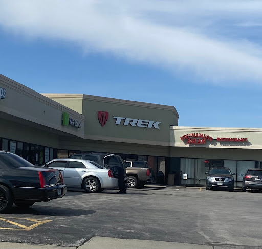 Bicycle Store «Trek Bicycle Store of Omaha (Midtown)», reviews and photos, 7214 Jones St, Omaha, NE 68114, USA