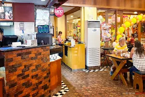 Shakey's Pizza Parlor image