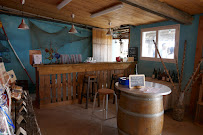 Atmosphère du Bar-restaurant à huîtres Le Petit Mas - ETS Masson Filles à Loupian - n°4