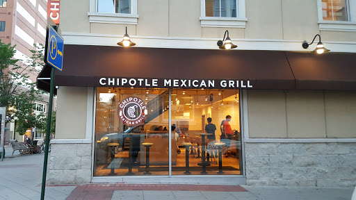 Mexican Restaurant «Chipotle Mexican Grill», reviews and photos, 387 George St, New Brunswick, NJ 08901, USA